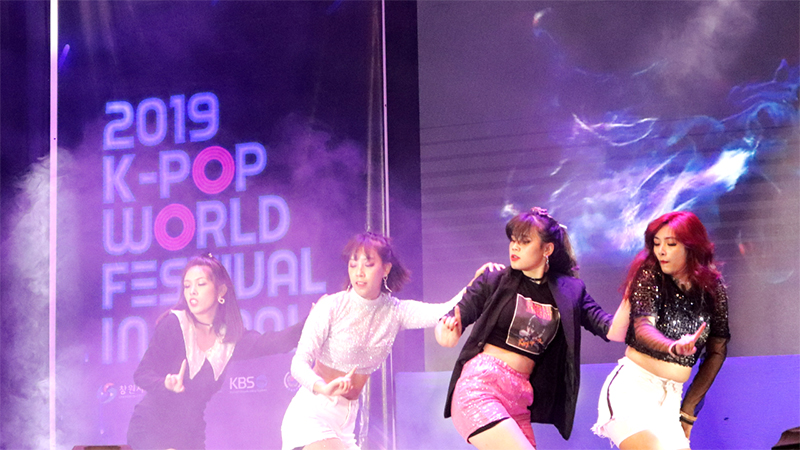 Celestial performs Blackpink's 
